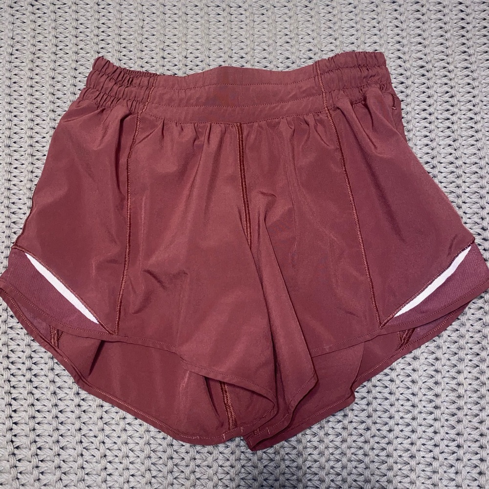 NWOT lululemon Hotty hot 4”